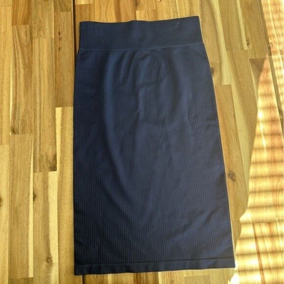 Balance Athletica Women’s Seamless Linear Midi Bodycon Skirt - Picture 3 of 4